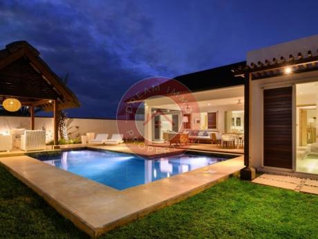 PRESTIGIEUSE VILLA STANDING CONSTRUITE AU CLOS DU LITTORAL 2 A GRAND BAIE – ILE MAURICE