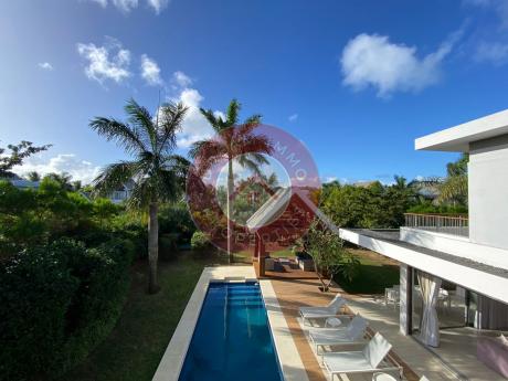 LUXUEUSE VILLA SUR UN GOLF & A 2 PAS DU LAGON DE MONT CHOISY - ILE MAURICE