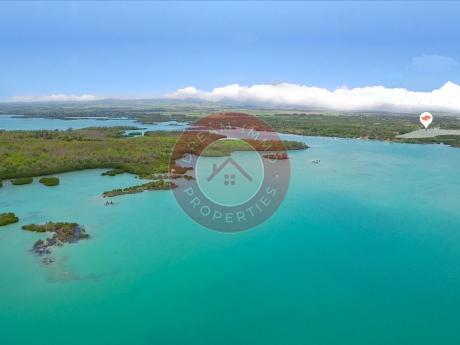  TERRAIN RESIDENTIEL DANS UNE MAGNIFIQUE RESIDENCE PDS FACE MER A ST-ANTOINE - ILE MAURICE