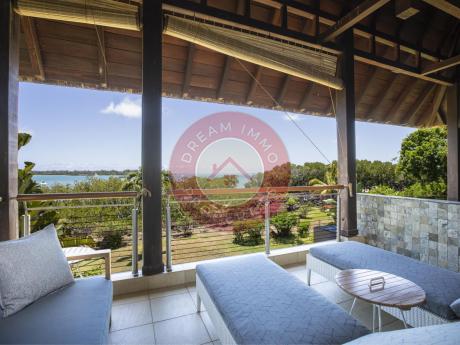 TRES BEAU PENTHOUSE AVEC MAGNIFIQUE VUE MER DANS LE DOMAINE D’ANAHITA - ILE MAURICE 