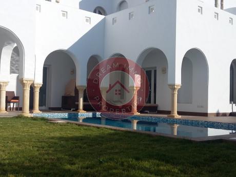 VILLA DE 3 CHAMBRES FACE A LA MER A DJERBA