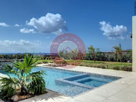 VUE MER IMPRENABLE ! MAGNIFIQUE VILLA SUR UN TERRAIN DE 1352 M² A FLIC EN FLAC – ILE MAURICE