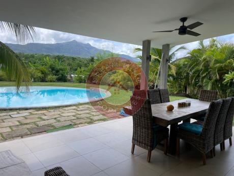 VILLA VUE MONTAGNE SUR GRAND TERRAIN DE 1998 M² SUR CAP TROPICAL A RIVIERE NOIRE – ILE MAURICE