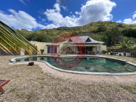 VILLA VUE MONTAGNE SUR TERRAIN DE 1660 M² SUR CAP TROPICAL A RIVIERE NOIRE – ILE MAURICE