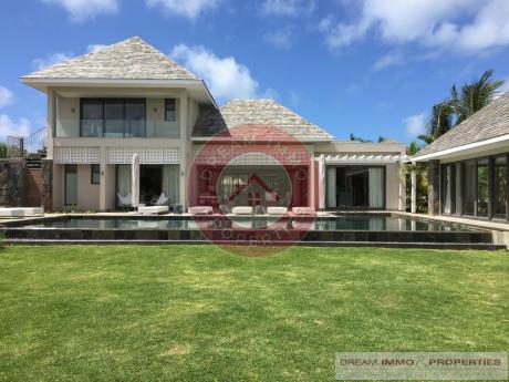 SPLENDIDE VILLA DANS UNE LUXUEUSE RESIDENCE AVEC GOLF ET MER – ILE MAURICE