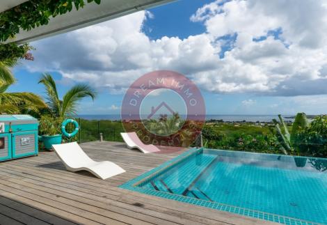 SPLENDIDE VUE MER ! LUXUEUSE VILLA SUR FLANC DE MONTAGNE A TAMARIN – ILE MAURICE