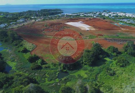 BEAUX TERRAINS RESIDENTIELS SUR UN GOLF & A 2 PAS DE LA MER – ILE MAURICE