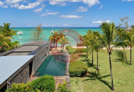 PIEDS DANS L’EAU - LUXUEUX PENTHOUSE AVEC SUPERBE VUE MER - ILE MAURICE