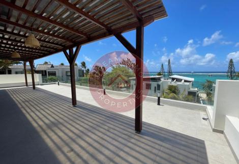 MAGNIFIQUE PENTHOUSE PIEDS DANS L’EAU A BELLE MARE - ILE MAURICE 