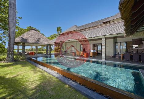 SUBLIME VILLA PIEDS DANS L'EAU, ACCES ET VUE MER A FOUR SEASONS ANAHITA A BEAU CHAMP - ILE MAURICE 