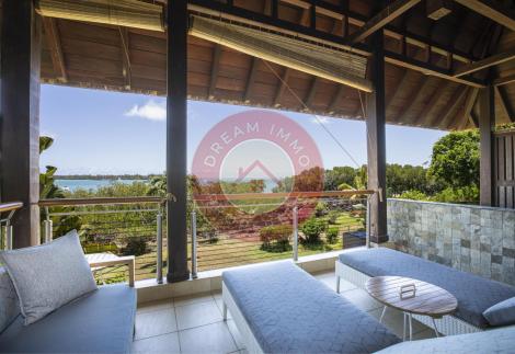 TRES BEAU PENTHOUSE AVEC MAGNIFIQUE VUE MER DANS LE DOMAINE D’ANAHITA - ILE MAURICE 