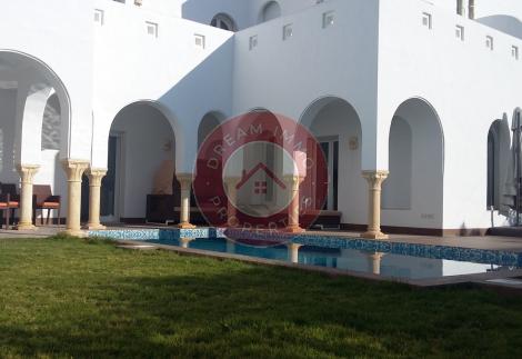 VILLA DE 3 CHAMBRES FACE A LA MER A DJERBA