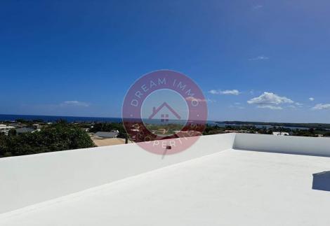 BEAU PENTHOUSE MODERNE AVEC TOIT-TERRASSE PRIVE & VUE MER SUR TAMARIN – ILE MAURICE