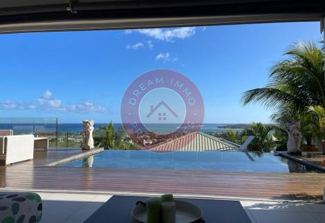 SUBLIME VUE MER ET MONTAGNE POUR CETTE BELLE VILLA 5CH A TAMARIN – ILE MAURICE