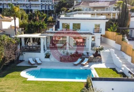  SOMPTUEUSE VILLA CONTEMPORAINE AVEC VUE MER, MONTAGNE & GOLF À MARBELLA – ESPAGNE