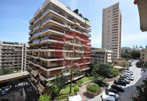 BEL APPARTEMENT AVEC APERÇU MER AU CŒUR DU PRESTIGIEUX QUARTIER DU CARRE D’OR - MONACO
