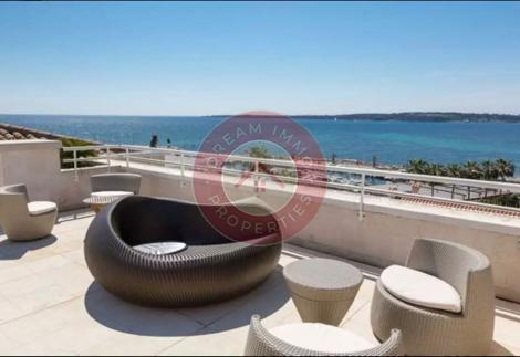 LUXUEUX GRAND PENTHOUSE VUE MER & PISCINE PRIVEE A CANNES PALM BEACH - FRANCE