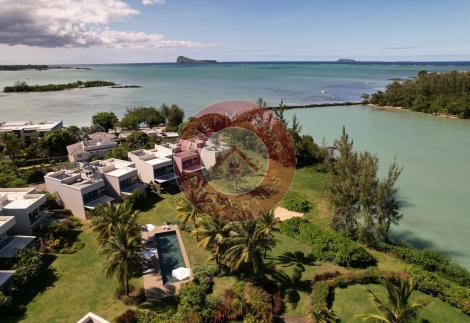 LUXUEUX DUPLEX AVEC VUE IMPRENABLE SUR LA MER A CALODYNE – ILE MAURICE